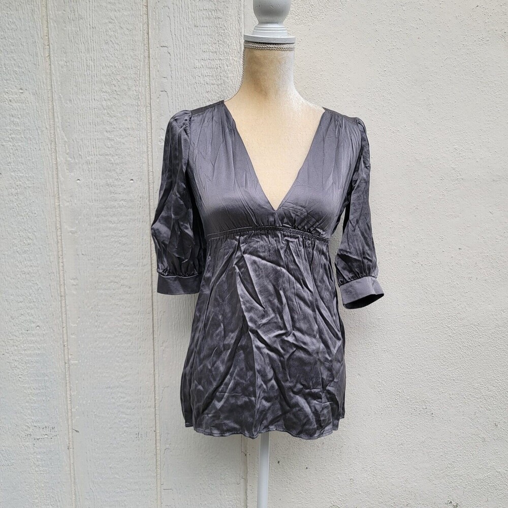 Amanda Uprichard Women's sz S 100% silk  blouse top gray v-neck empire waist